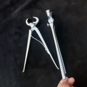 One Handed 10″ Spring Hoof Nippers